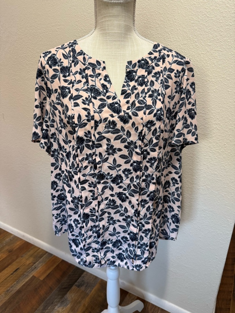 Liz Claiborne Floral Split-Neck Women’s Top - Pink and Navy